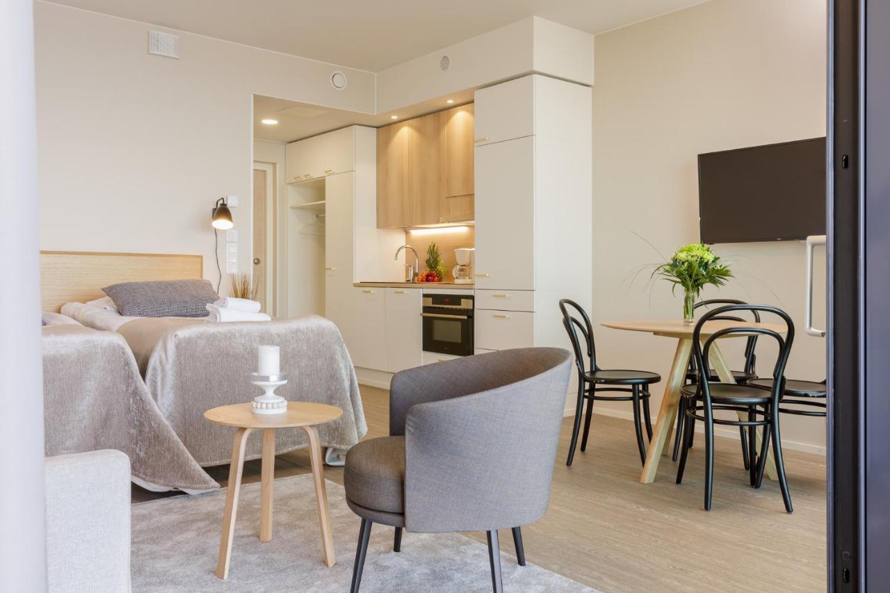 Marina Chalets Studios By Hiekka Booking - Sisaeltaeae Liinavaatteet Ja Loppusiivouksen 卡拉约基 客房 照片