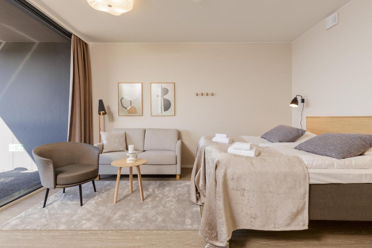 Marina Chalets Studios By Hiekka Booking - Sisaeltaeae Liinavaatteet Ja Loppusiivouksen 卡拉约基 客房 照片